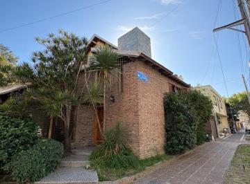 Casa · 227m² · 3 Ambientes · 1 Cochera · Alquiler Casa 3 Ambientes Lanus Este