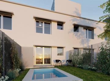 Casa · 80m² · 3 Ambientes · 1 Cochera · Casa en Venta Funes 2 Dorm. Pileta y Cochera