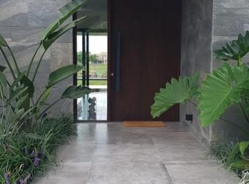 Casa · 358m² · 6 Ambientes · 1 Cochera · Casa en Venta en El Yacht, Nordelta, Tigre