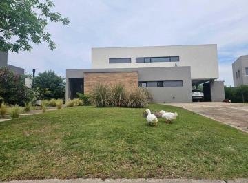Casa · 241m² · 5 Ambientes · 1 Cochera · Casa en Venta en El Cantón Islas, El Cantón, Escobar