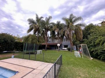 Casa · 205m² · 6 Ambientes · 2 Cocheras · Casa en Venta con Renta en Barrio El Portillo, Inmejorable Acceso
