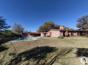 Casa · 272m² · 11 Ambientes · 2 Cocheras · Casa en Venta en El Golf de Villa Allende con un Parque Increible!.