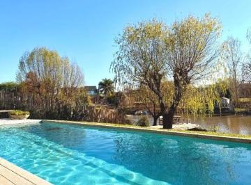 Casa · 262m² · 5 Dormitorios · 6 Cocheras · Casa Al Rio Barrio San Marco