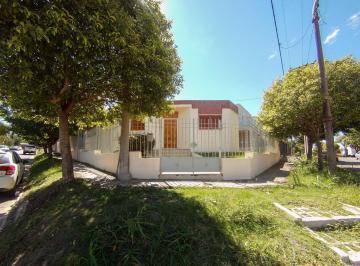 Casa · 80m² · 4 Ambientes · 1 Cochera · Alquiler Casa Anta 651 a Pocas Cuadras del Jardín Botánico