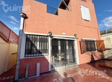 Casa · 58m² · 5 Ambientes · Venta Casa en Avellaneda con 3 Dorm., Patio y Terraza