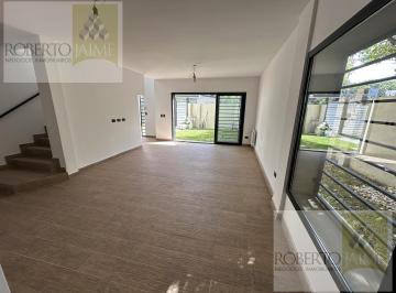 Casa · 160m² · 4 Ambientes · 1 Cochera · Casa a Estrenar en Venta 3 Dorm. Parque Cisneros