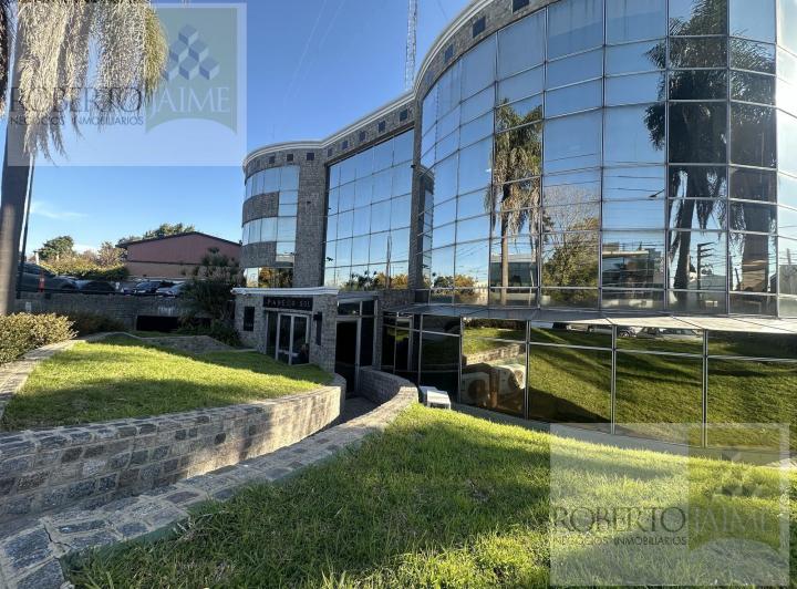 Oficina comercial · 106m² · 4 Ambientes · 2 Cocheras