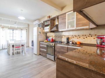 Casa · 135m² · 5 Ambientes · 2 Cocheras · Venta Casa 5 Ambientes 2 Cocheras y Jardin en Jose León Suarez