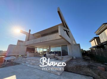 Casa · 405m² · 8 Ambientes · 2 Cocheras · Casa en Venta en Los Puentes, Nordelta, Tigre