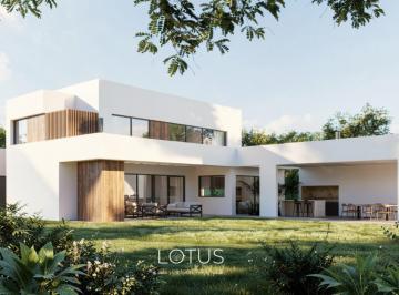 Casa · 194m² · 8 Ambientes · 2 Cocheras · Vida Barrio Cerrado - Funes