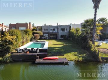 Casa · 285m² · 5 Ambientes · 2 Cocheras · Muy Linda Casa en Venta en Las Palmas Al Agua