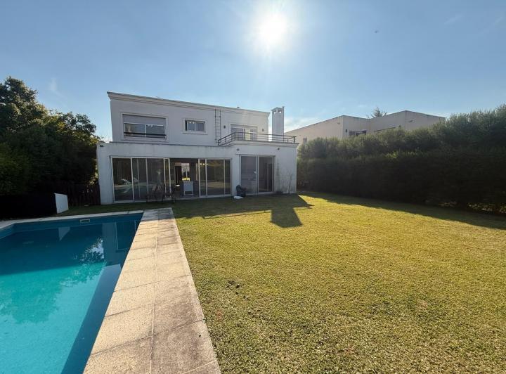 Casa · 595m² · 4 Ambientes