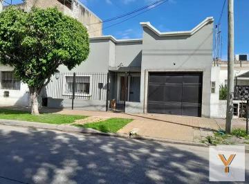 Casa · 130m² · 3 Ambientes · Casa en Venta - 2 Dorm. 1 Baño - 192.5 m - General San Martin
