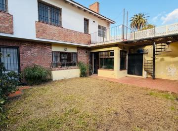 Casa · 180m² · 5 Ambientes · 2 Cocheras · Casa 5 Ambientes en Alquiler Quilmes Excelente Ubicación!