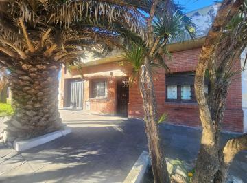 Casa · 158m² · 3 Ambientes · 1 Cochera · Venta Casa Tres Ambientes Barrio B. Rivadavia