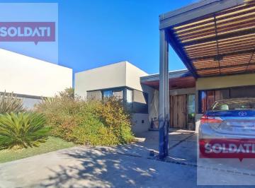 Casa · 155m² · 5 Ambientes · 2 Cocheras · Casa en Venta o Alquiler en Haras Santa Maria - Escobar