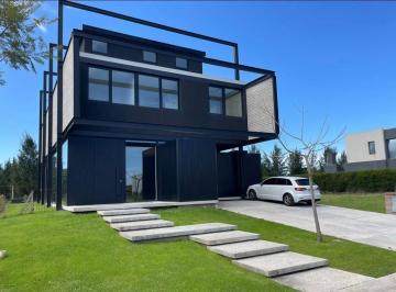 Casa · 300m² · 5 Ambientes · 1 Cochera · Casa en Venta en Castaños, Nordelta, Tigre