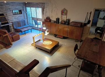 PH · 250m² · 6 Ambientes · 1 Cochera · PH con Terraza Parrilla y Cochera en Parque Avellaneda