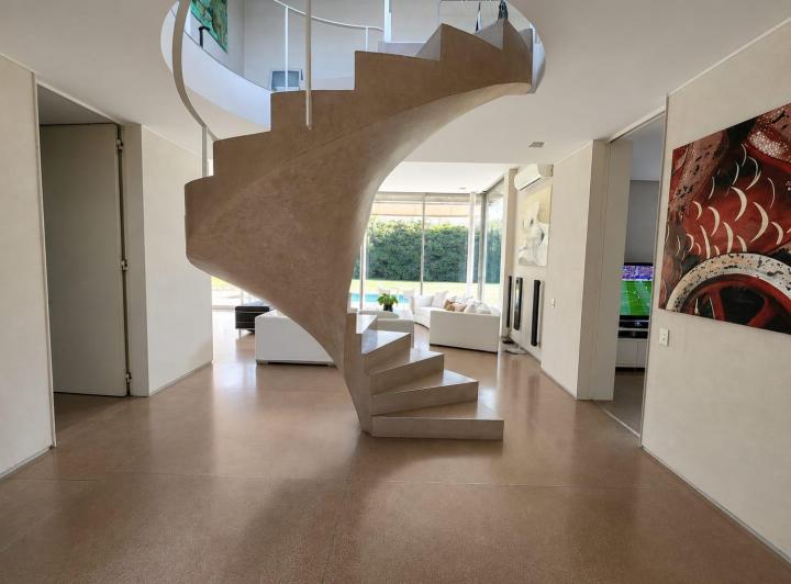 Casa · 331m² · 6 Ambientes · 2 Cocheras
