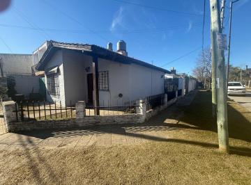 Casa · 56m² · 4 Ambientes · 1 Cochera · Casa en Alquiler en Bella Vista