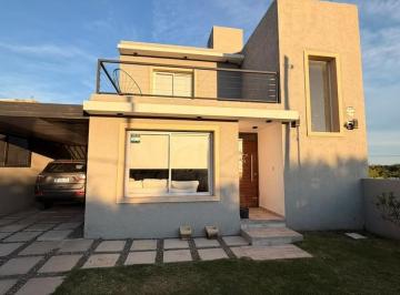 Casa · 190m² · 3 Cocheras · Venta Casa 3 Dorm. con Pileta Salsipuedes