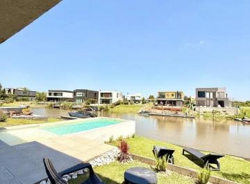 Casa · 180m² · 4 Ambientes · 2 Cocheras · Casa con Amarra Propia Barrio El Canal