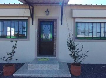 Quinta vacacional · 64m² · 3 Ambientes · 1 Cochera · Casa Quinta en Venta en Barrio Parque Sakura, Exaltación de La Cruz, G. B. a. Zona Norte