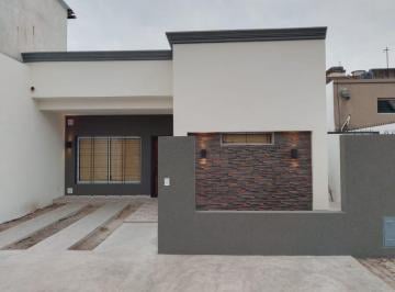 Casa de 3 ambientes, Ituzaingó · Casa Refaccionada a Nuevo. 3 Ambientes con Suite, Patio y Terraza