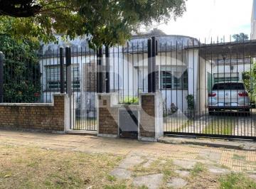 Casa · 300m² · 3 Ambientes · 2 Cocheras · Casa en Venta de 3 Ambientes Zona Tapiales