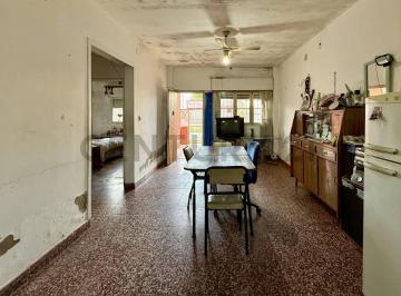 Casa · 84m² · 3 Ambientes · Venta Casa en Villa Tesei - Lote 7 X 25 - Jardin y Terraza - a Remodelar