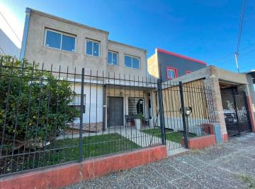 Casa · 230m² · 6 Ambientes · 3 Cocheras · Castelar Norte, Casa Minimalista a Terminar de 7 Ambientes