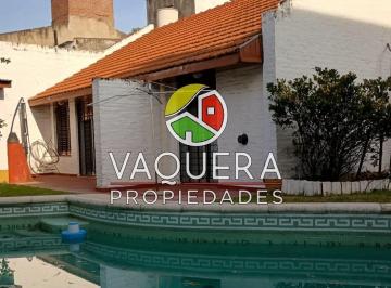 Casa · 212m² · 5 Ambientes · Chalet - 4 Dorm - Garage - Jardin - Pileta.