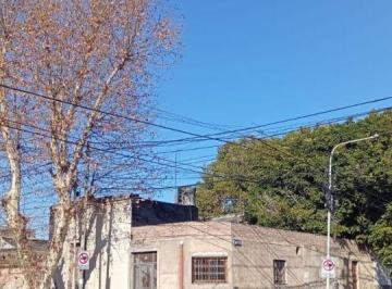 Casa de 4 ambientes, Avellaneda · A 300 m Av Mitre y Centro, Casa en Esquina 4 Amb. Ideal Inversor, Familia o Emprendimiento.