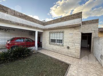 Casa · 143m² · 4 Ambientes · 1 Cochera · Venta Casa 4 Ambientes Apto Credito en Ituzaingo Norte