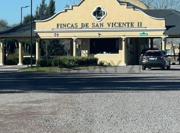 Terreno · 2100m² · Gran Oportunidad! Lote de 2.100 m² en Fincas de San Vicente Sporting