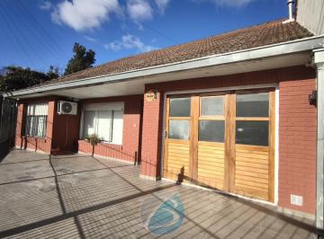 PH · 172m² · 4 Ambientes · 1 Cochera · PH Independiente Al Frente 4 Ambientes con Cochera y Patio.