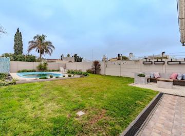 Casa · 215m² · 4 Ambientes · 1 Cochera · Casa en Cañada de Gomez