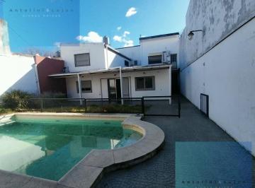 Casa · 90m² · 4 Ambientes · 1 Cochera · Casa Dos Domitorios, Cochera y Pileta