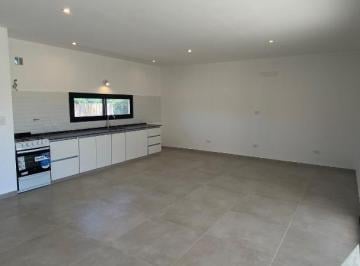 Casa · 104m² · 3 Cocheras · Casa en Alquiler en San Ramón