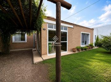 Casa · 144m² · 4 Ambientes · 2 Cocheras · Venta Casa 3 Dorm Villa Allende Zona Camping Smata