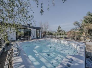 Casa · 2 Ambientes · 2 Cocheras · Venta Casa 7 Ambientes - Comarcas Lujan