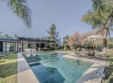 Casa · 700m² · 8 Ambientes · 3 Cocheras · Exclusiva Residencia de Categoría en Comarcas de Luján