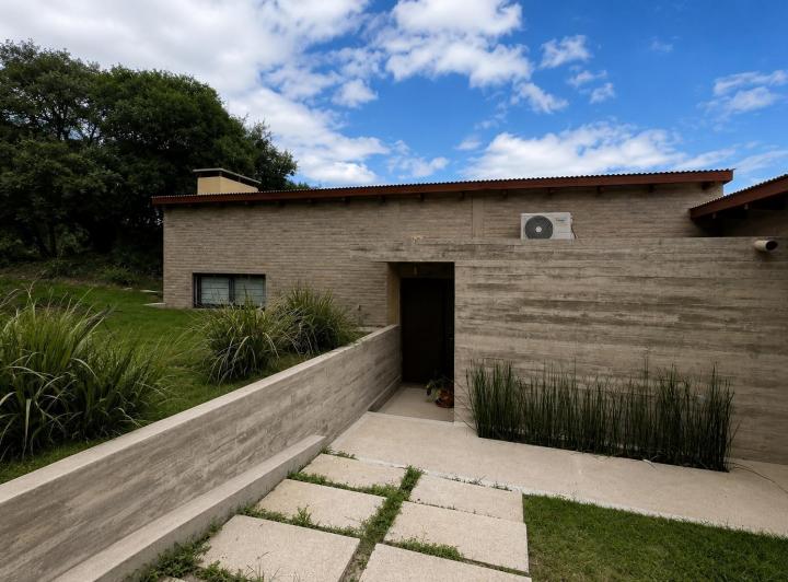 Casa · 170m² · 7 Ambientes · 2 Cocheras