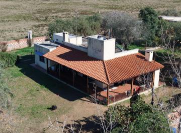 Quinta vacacional · 759m² · 6 Ambientes · 2 Cocheras · Chacra de 3.2 Hectáreas con Dos Viviendas E Infraestructura – Colonia Caroya