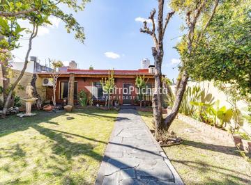 Casa · 270m² · 4 Ambientes · 2 Cocheras · Venta Casa 4 Ambientes con Amplio Parque y Quincho en Morón