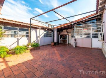 Casa · 151m² · 4 Ambientes · Casa en Venta de 4 Ambientes con Patio, Parrilla y Cochera en Morón.