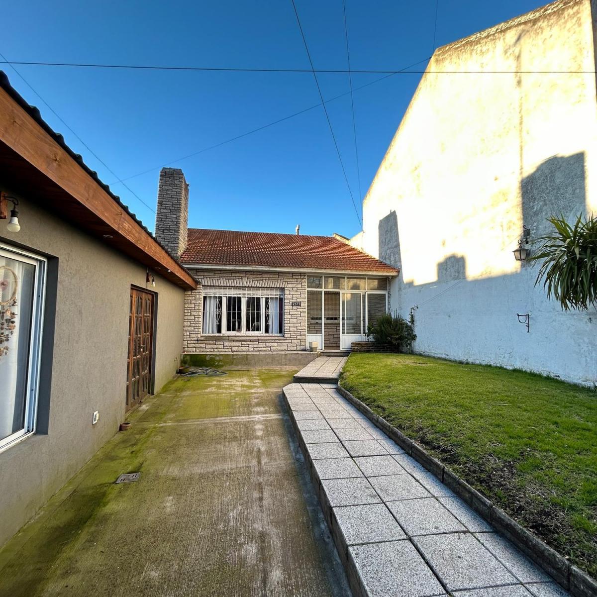 Casa 3 amb, 358m² con quincho y garage — Chauvín