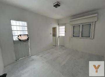 PH · 60m² · 3 Ambientes · PH en Venta - 2 Dorm. 1 Baño - 85 m² - Morón