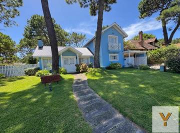 Casa · 200m² · 7 Ambientes · 1 Cochera · Casa en Venta - 4 Dorm. 4 Baños - Pinamar
