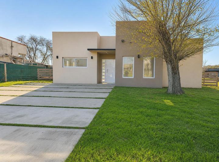 Casa · 110m² · 4 Ambientes · 2 Cocheras